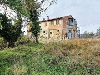Casa di corte in Vendita a Palaia, 220'000€, 280 m²