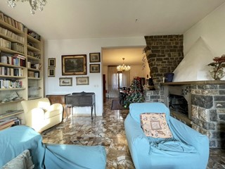 Appartamento in Vendita a Siena, 520'000€, 230 m², con Box