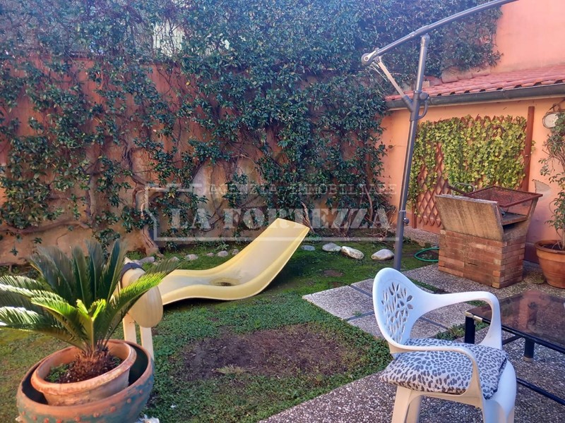 Villa in Vendita a Pisa, 460'000€, 230 m², con Box