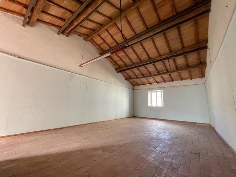 Immobile commerciale in Vendita a Asciano, 90'000€, 125 m²