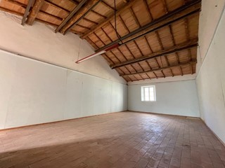 Immobile commerciale in Vendita a Asciano, 90'000€, 125 m²