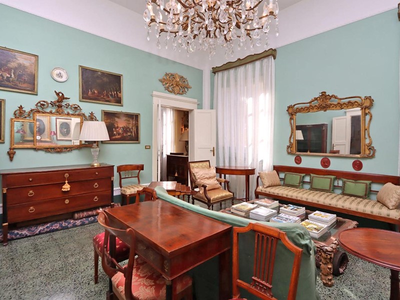 Appartamento in Vendita a Livorno, 279'000€, 200 m², arredato