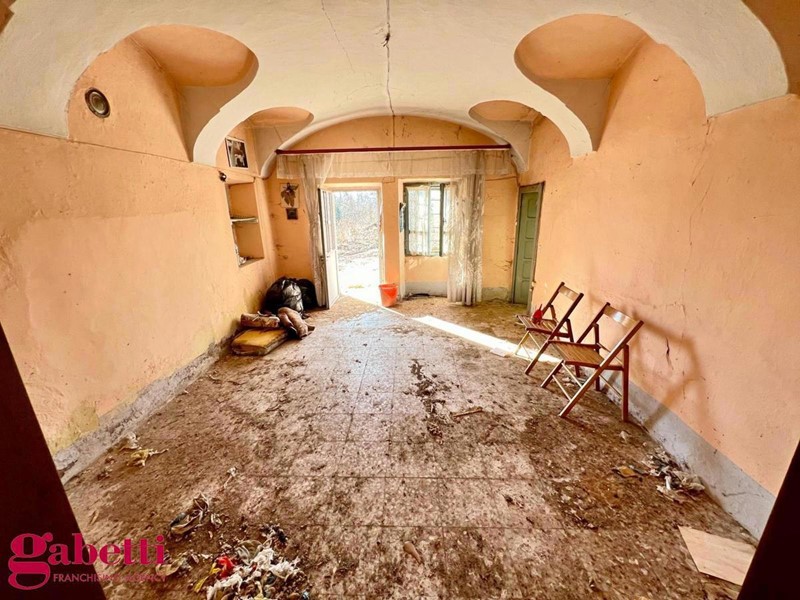 Casale in Vendita a Lequio Tanaro, 35'000€, 180 m²