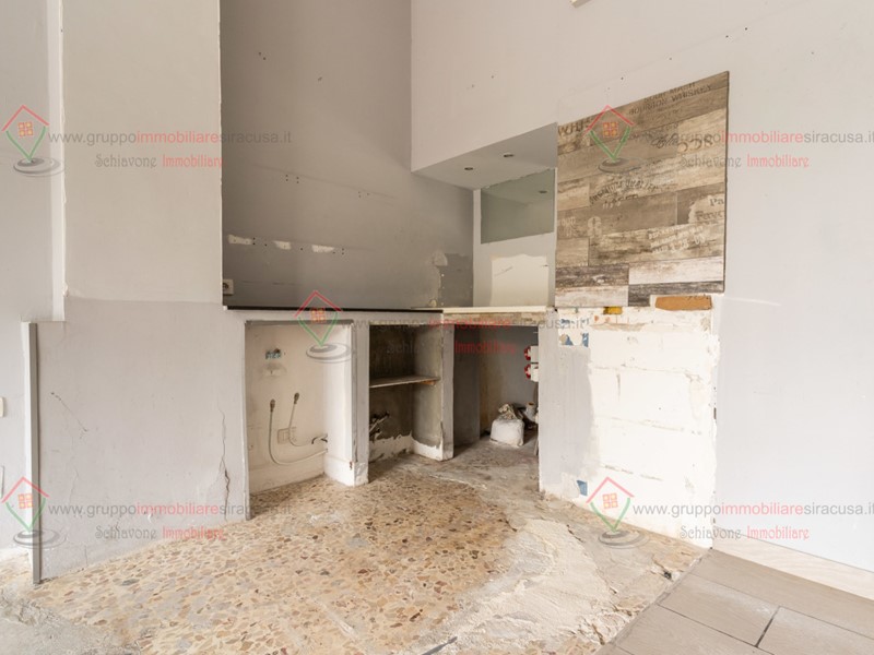 Immobile commerciale in Vendita a Siracusa, zona Tunisi Grottasanta, 35'000€, 32 m²