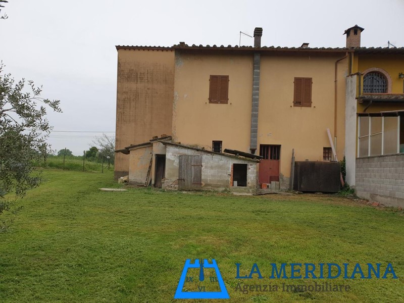 Casa Indipendente in Vendita a Fucecchio, 269'000€, 250 m²