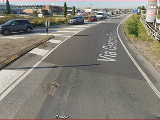 Immobile commerciale in Affitto a Porcari, 150 m²