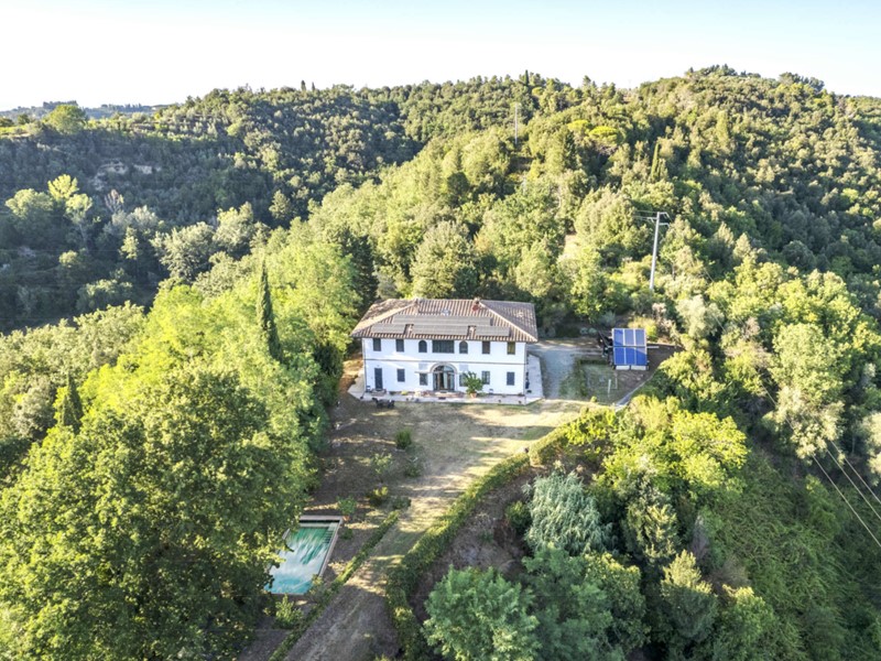 Villa in Vendita a San Miniato, zona Corazzano, 990'000€, 485 m²