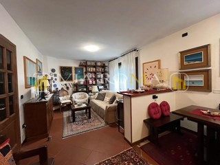 Appartamento in Vendita a Lucca, zona San Macario In Piano, 239'000&euro;, 100 m²
