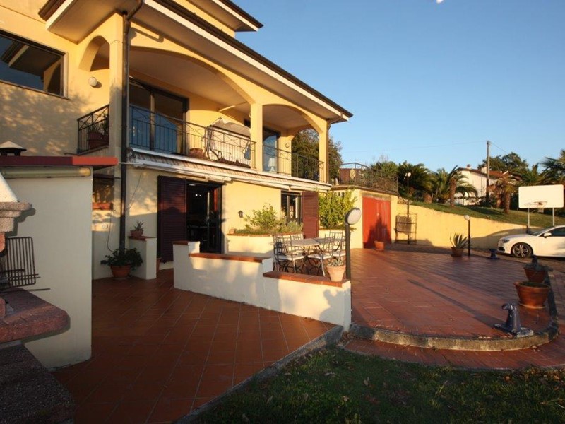 Casa Indipendente in Vendita a Bolano, 850'000&euro;, 230 m²