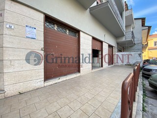 Immobile commerciale in Affitto a Villaricca, 1'000€, 100 m²