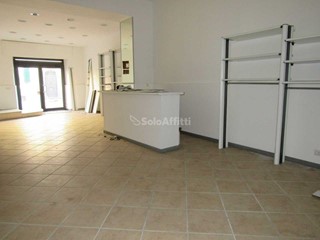 Capannone in Affitto a Frascati, zona Centro Storico, 850€, 90 m²