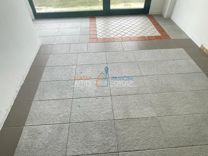 Immobile commerciale in Affitto a Massa, zona Marina Di Massa, 650€, 80 m²
