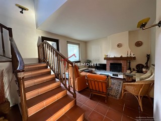 Casa Indipendente in Vendita a Boca, 348'000€, 520 m², con Box