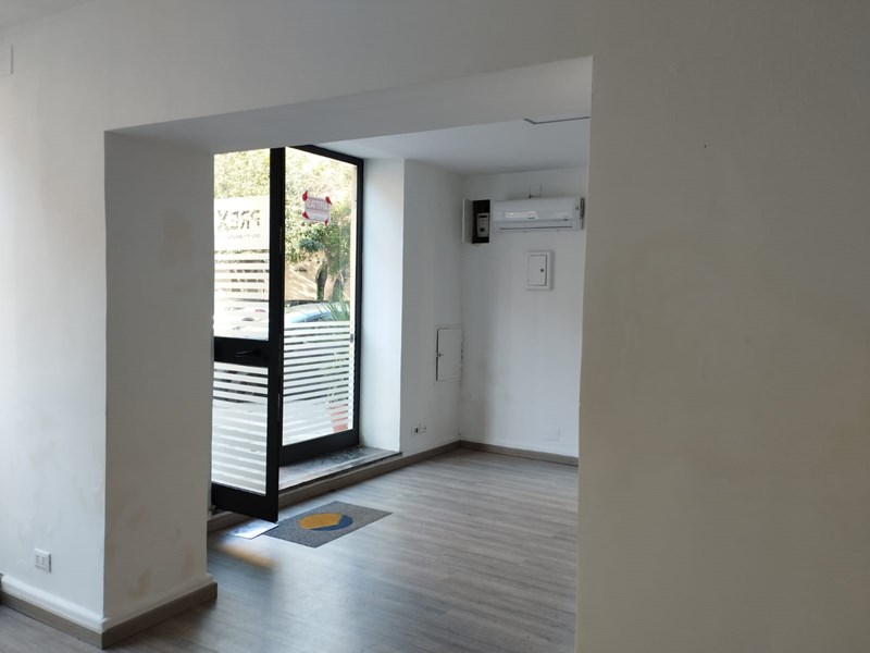 Immobile commerciale in Affitto a Palermo, zona Tribunale Marconi, 700€, 80 m²
