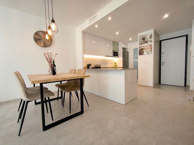 Quadrilocale in Affitto a Riccione, zona Riccione, 600€, 70 m², arredato