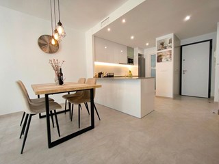 Quadrilocale in Affitto a Riccione, zona Riccione, 600€, 70 m², arredato