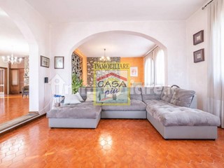 Villa bifamiliare in Vendita a Calcinaia, 370'000€, 180 m²