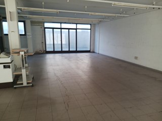 Capannone in Vendita a Pontedera, zona Il Chiesino, 350'000€, 150 m²