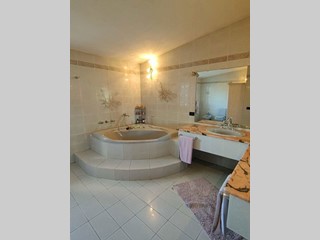 Casale in Vendita a Borriana, 250'000€, 400 m²