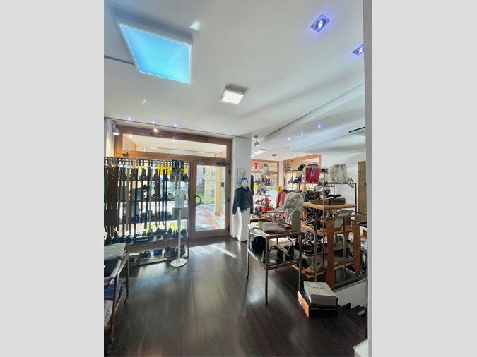 Negozio in Vendita a Senago, 195'000€, 153 m²