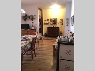 Appartamento in Vendita a Castiglione del Lago, zona Pozzuolo, 99'000€, 114 m², con Box