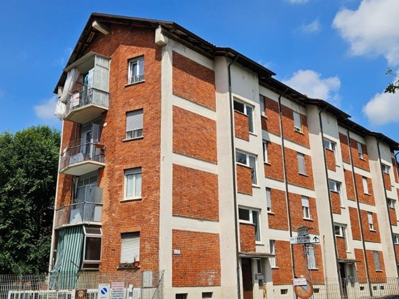 Bilocale in Vendita a Torino, 57'000€, 65 m²
