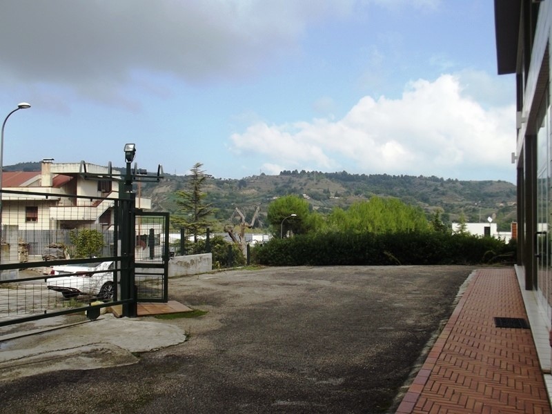 Capannone in Affitto a Acquaviva Picena, 3'500€, 2050 m²