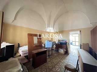 Casa Indipendente in Vendita a Lizzanello, 125'000€, 213 m², con Box
