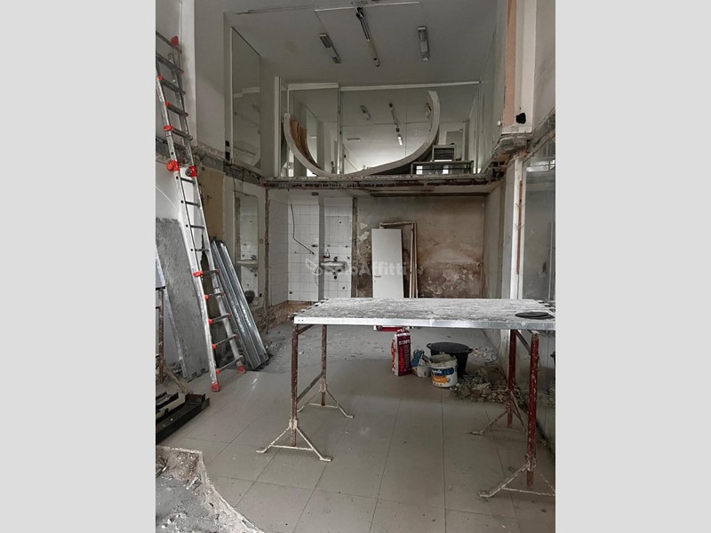 Capannone in Affitto a Pescara, zona Corso Vittorio Emanuele, 900€, 40 m²