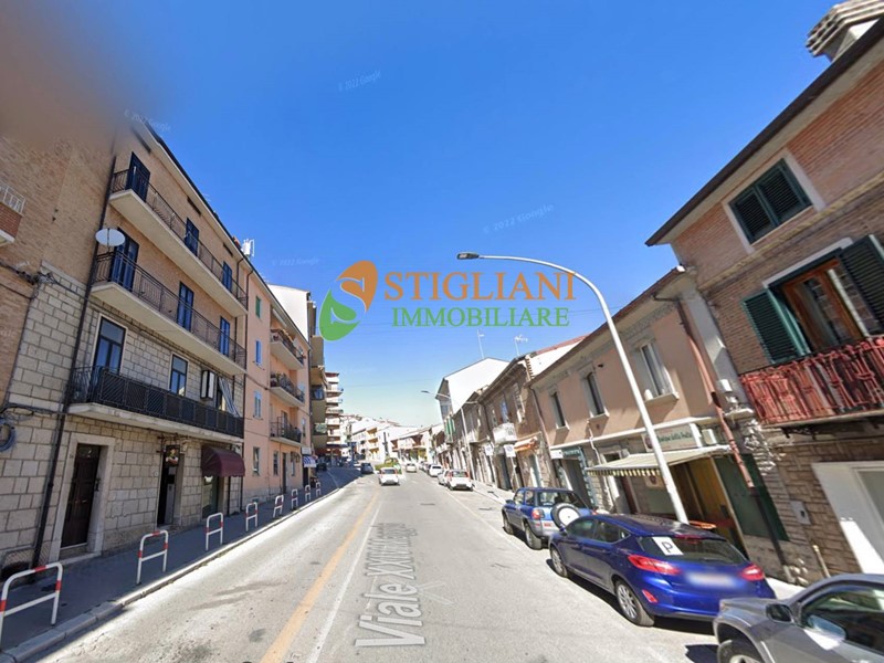 Immobile commerciale in Affitto a Campobasso, zona Semicentro, 3'500€, 450 m²