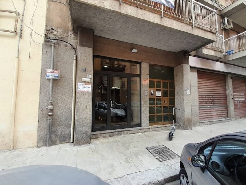 Ufficio in Affitto a Palermo, zona Crispi/Amari, 800€, 180 m²