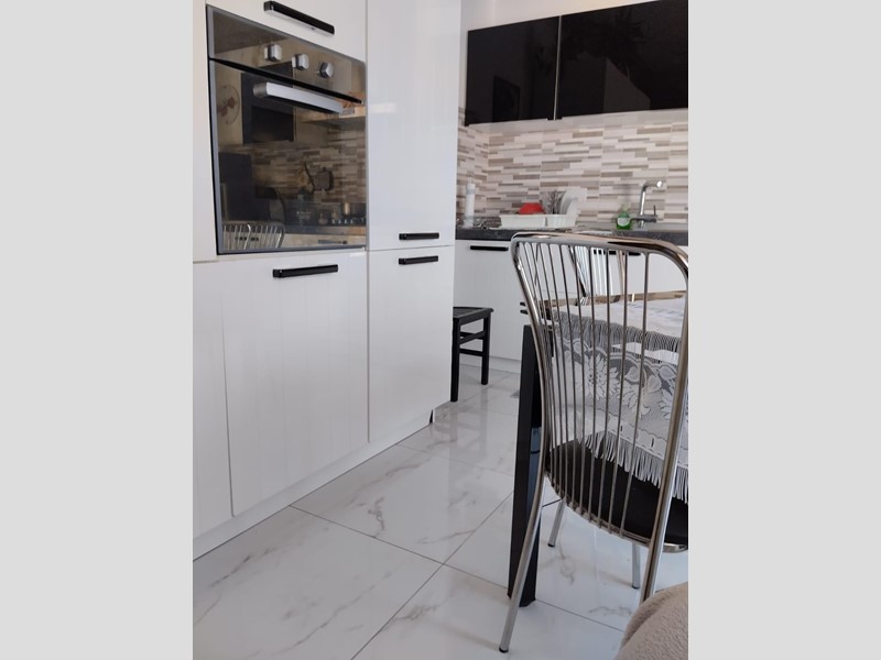 Bilocale in Vendita a Carrara, 135'000€, 80 m², arredato
