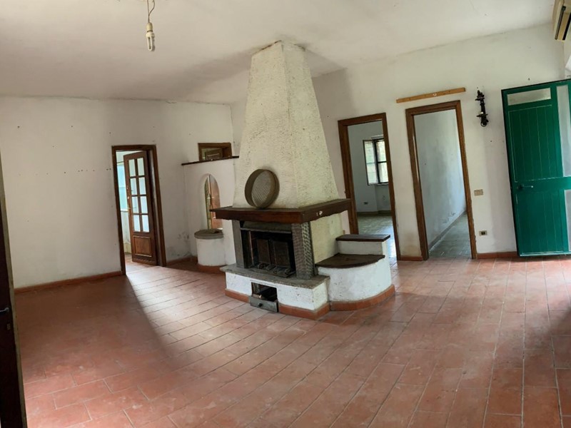 Casa Indipendente in Vendita a Calci, zona Montemagno, 230'000€, 80 m²