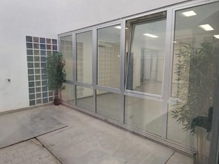 Ufficio in Vendita a Montelupo Fiorentino, zona Fibbiana, 340'000€, 440 m²