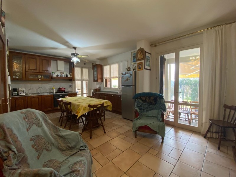 Villetta a schiera in Vendita a Carmignano, zona Comeana, 380'000€, 130 m², con Box