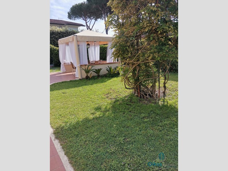 Casa Semi Indipendente in Affitto a Forte dei Marmi, zona Vittoria Apuana, 10'000€, 100 m², arredato