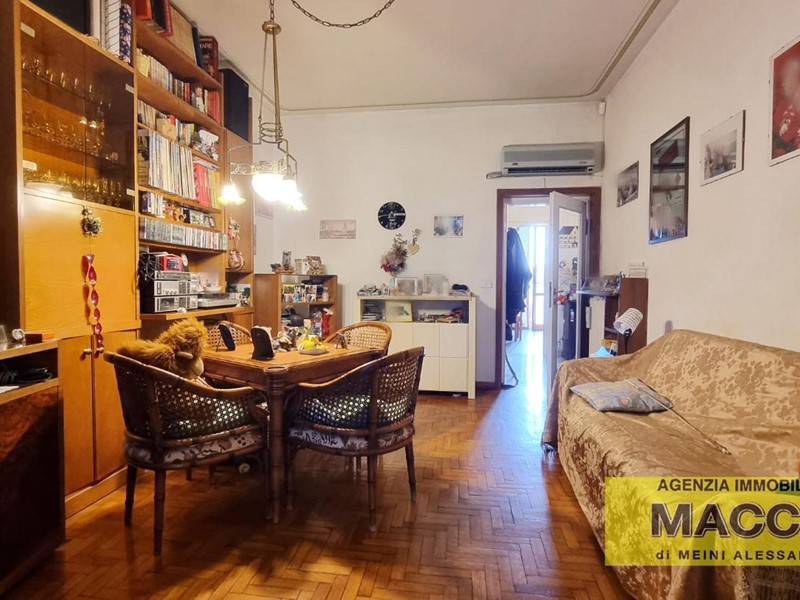Casa Indipendente in Vendita a Ponsacco, 180'000€, 350 m², con Box