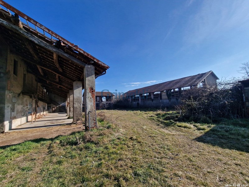 Casale in Vendita a Corbetta, 590'000€, 1548 m²