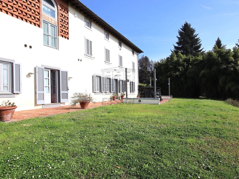 Villa in Vendita a Lucca, zona Nord, 2'900'000€, 900 m², con Box