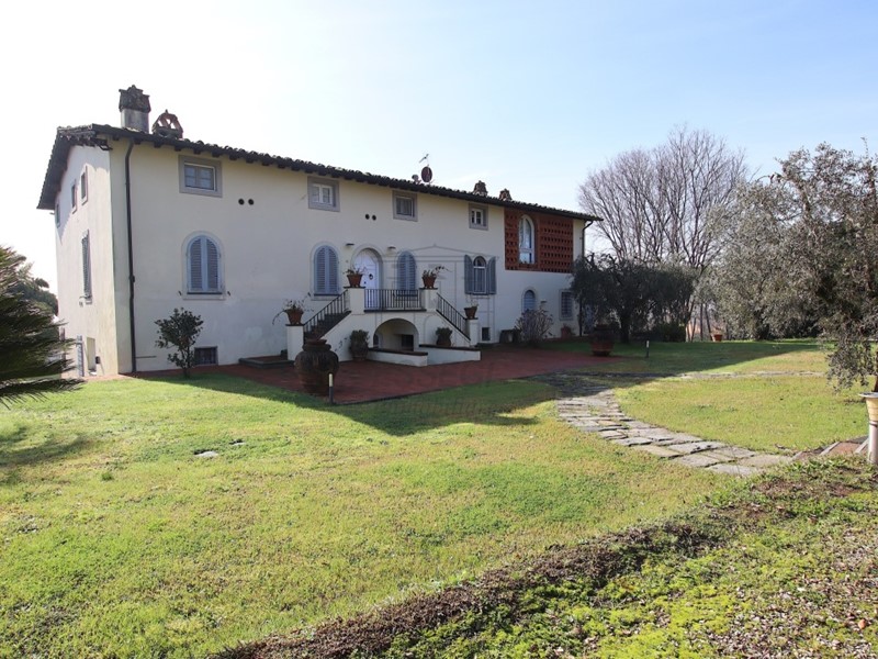 Villa in Vendita a Lucca, zona Nord, 2'750'000€, 900 m², con Box