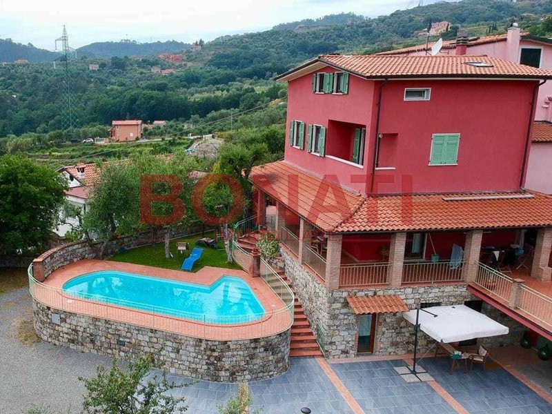 Casa Semi Indipendente in Vendita a Vezzano Ligure, zona Sarciara, 200 m², con Box