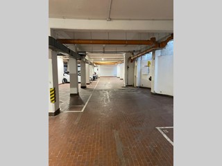 Box in Vendita a Roma, 890'000€, 784 m²