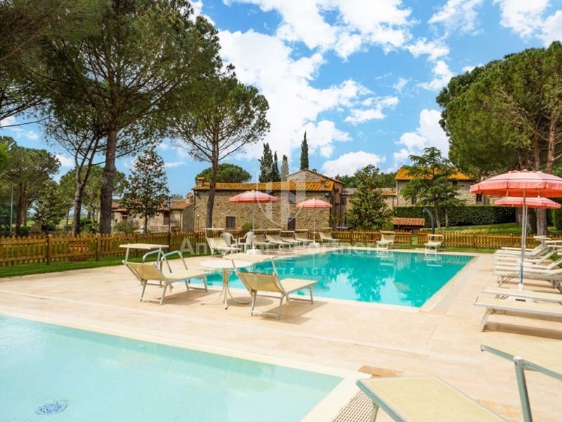 Casa Indipendente in Vendita a Tuoro sul Trasimeno, 1'500'000€, 880 m², arredato
