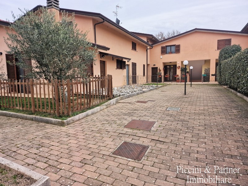 Trilocale in Vendita a Perugia, zona Resina, 137'000€, 85 m², con Box