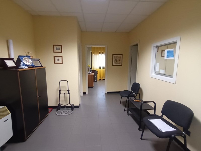 Ufficio in Vendita a Capannori, zona Lammari, 98'000€, 83 m²