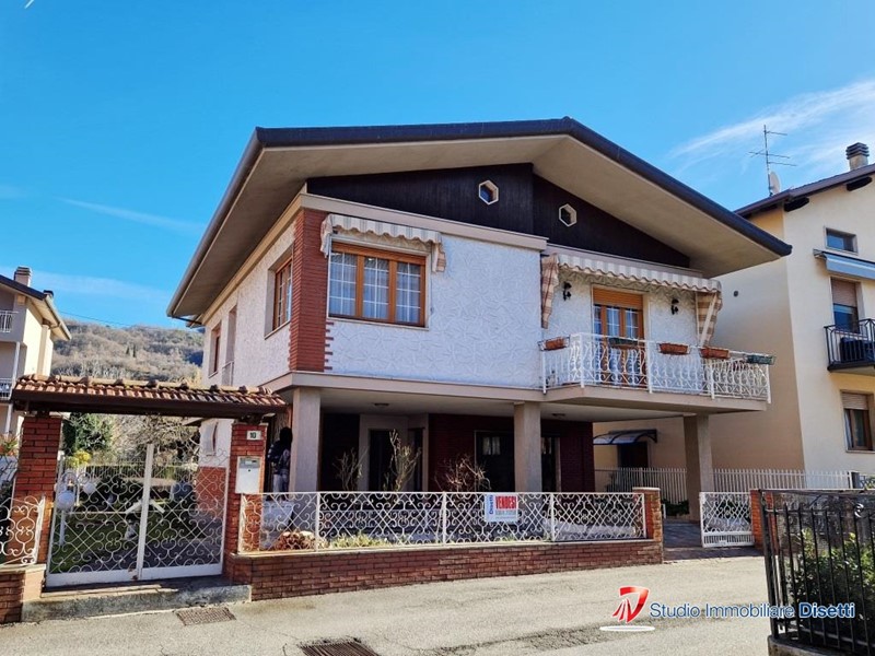 Villa in Vendita a Cividate Camuno, 249'000€, 230 m²