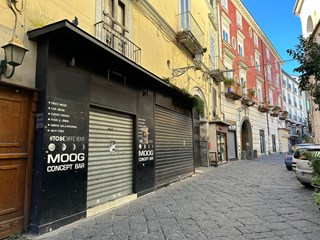 Immobile commerciale in Vendita a Aversa, 160'000€, 180 m²