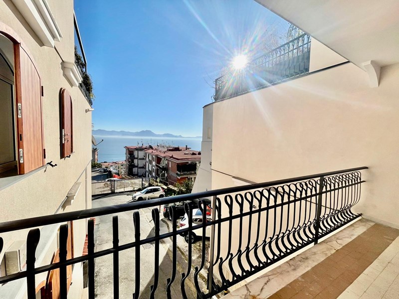 Trilocale in Vendita a Napoli, zona POSILLIPO, 550'000€, 120 m²
