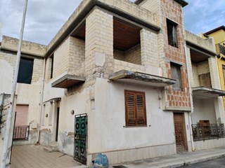 Casa Indipendente in Vendita a Avola, 170'000€, 410 m²