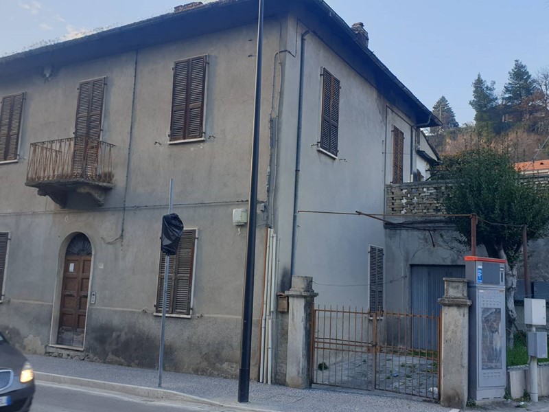 Casa Indipendente in Vendita a Ascoli Piceno, zona Campo Parignano, 220'000€, 244 m²